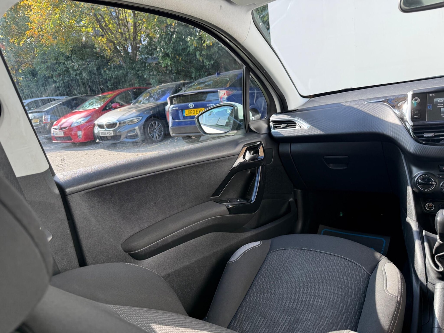 Used Peugeot 208 2015 for sale - 76689439: Photo 34