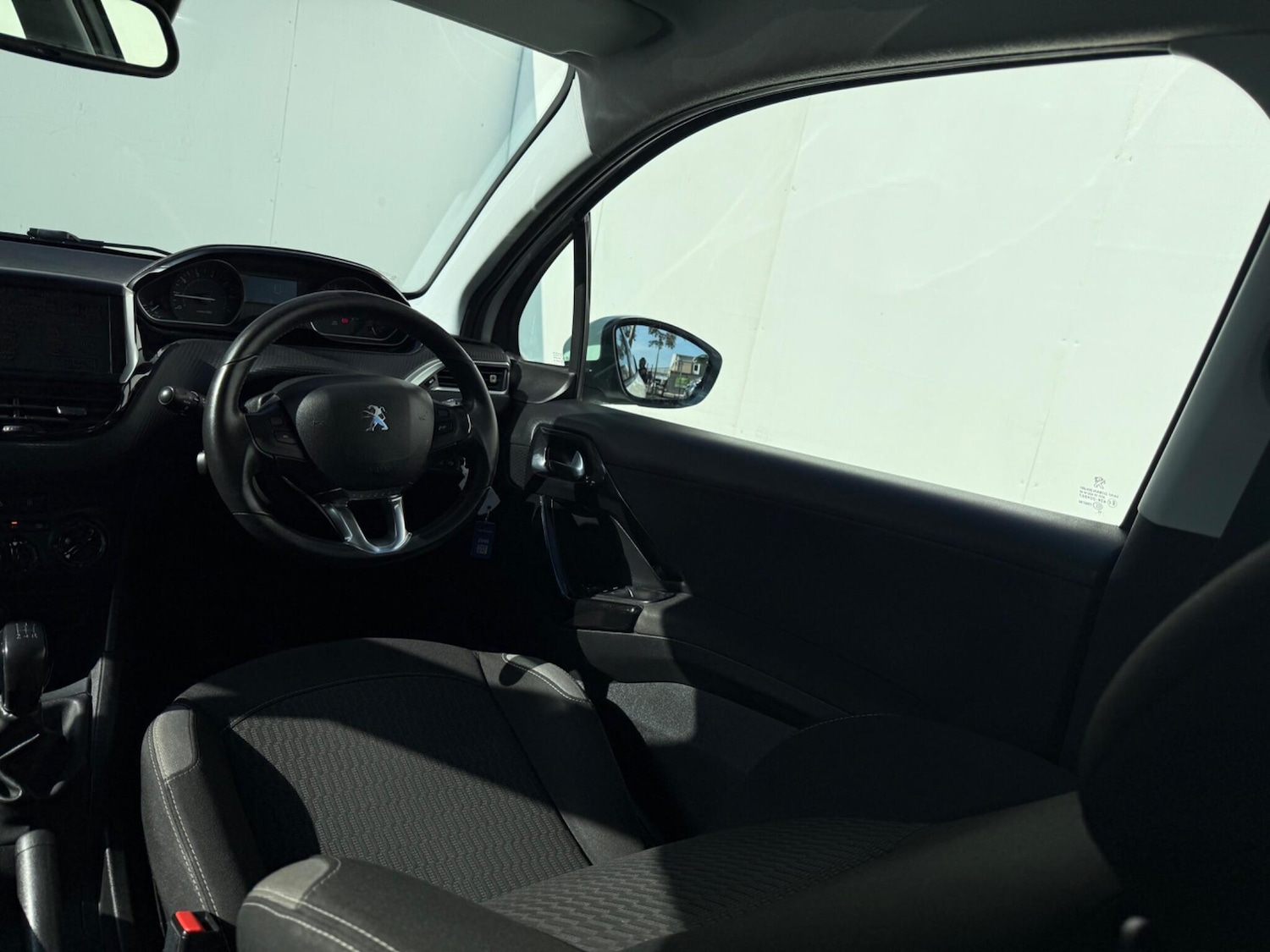 Used Peugeot 208 2015 for sale - 76689439: Photo 35