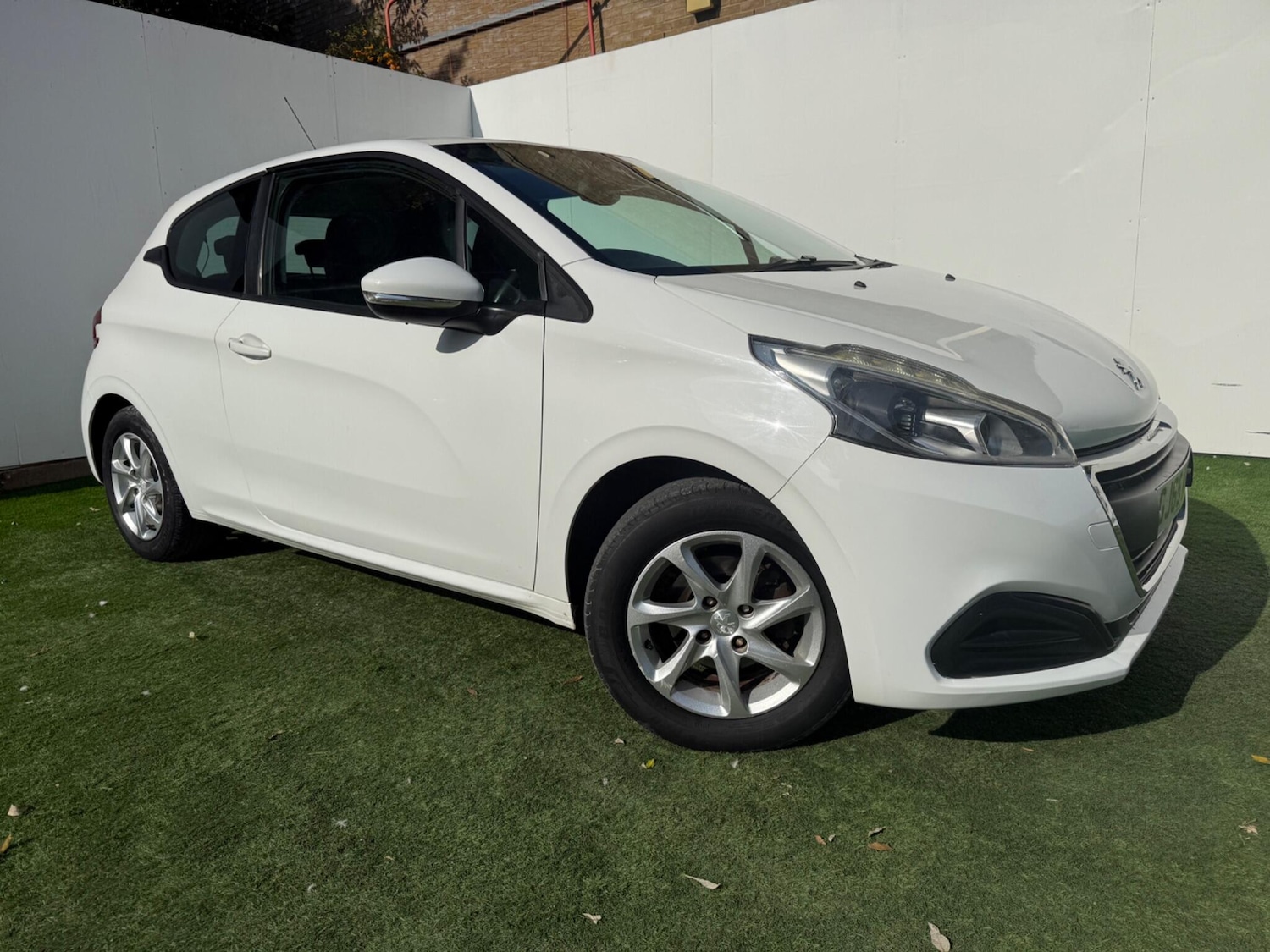 Used Peugeot 208 2015 for sale - 76689439: Photo 4