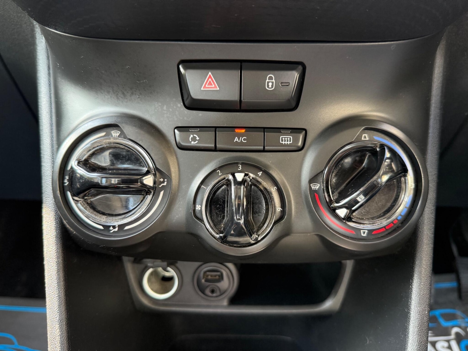 Used Peugeot 208 2015 for sale - 76689439: Photo 44