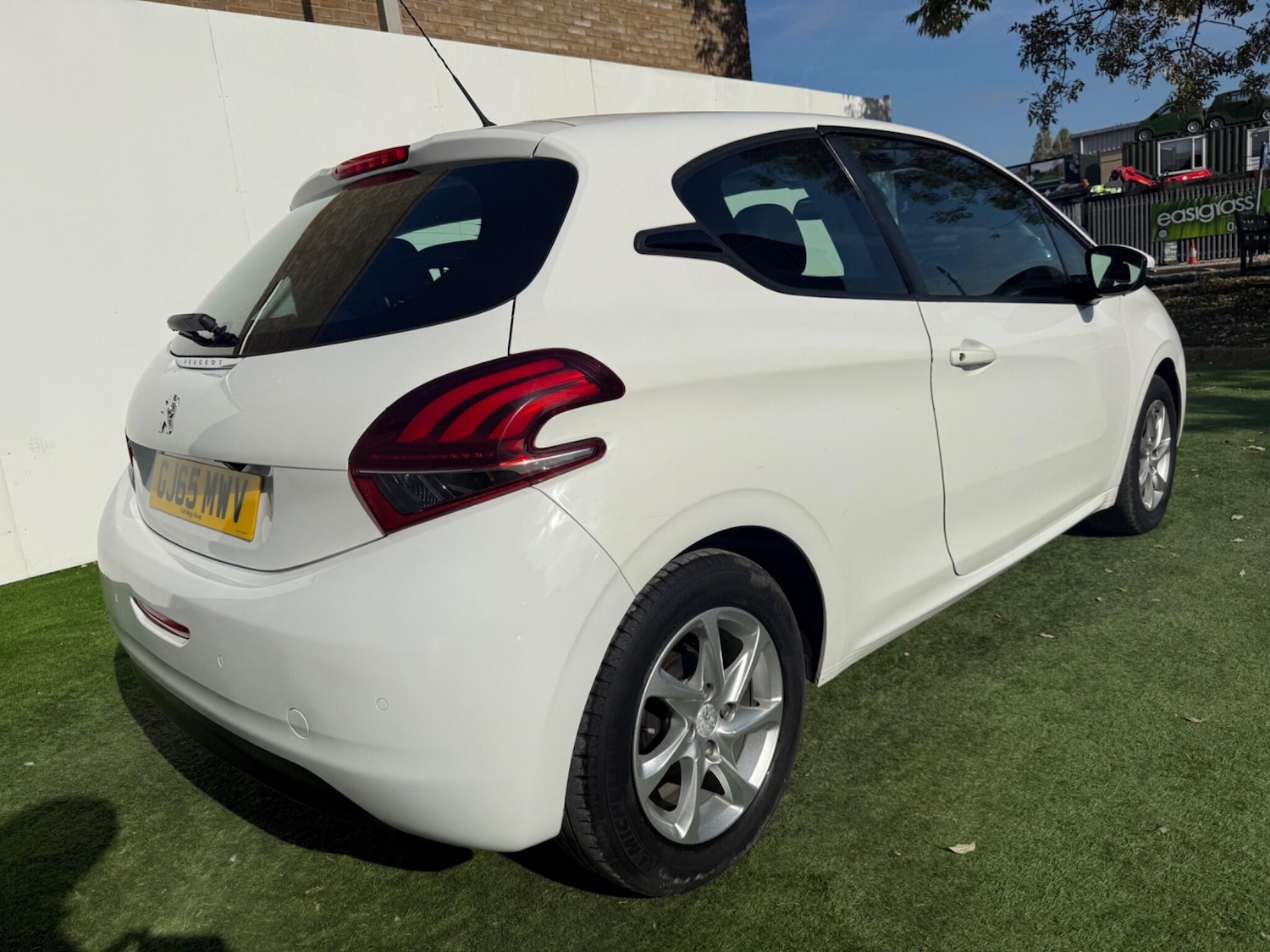 Used Peugeot 208 2015 for sale - 76689439: Photo 6