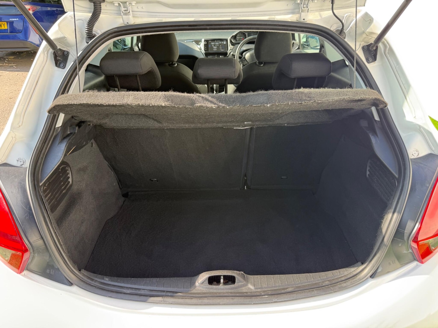 Used Peugeot 208 2015 for sale - 76689439: Photo 8