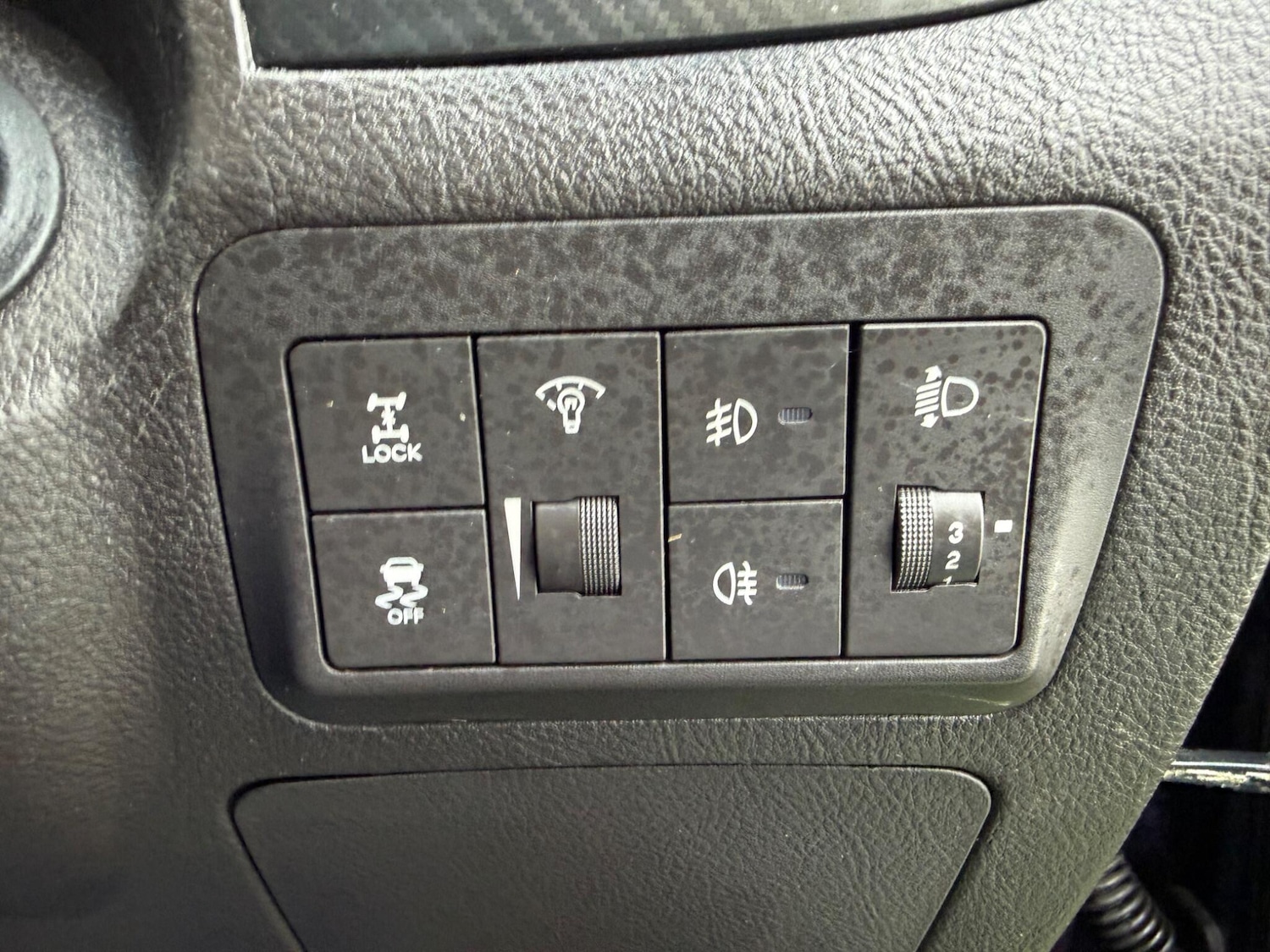 Used Hyundai Santa Fe 2012 for sale - 77633030: Photo 45