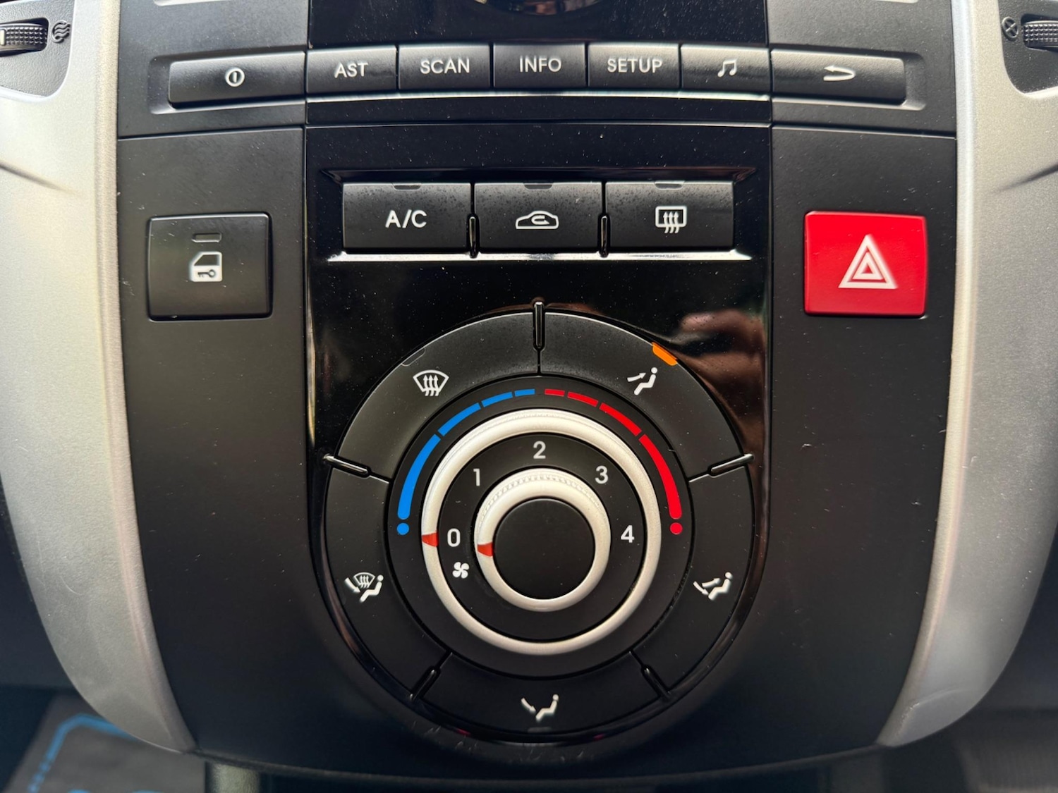 Used Kia Venga 2013 for sale - 76657352: Photo 45