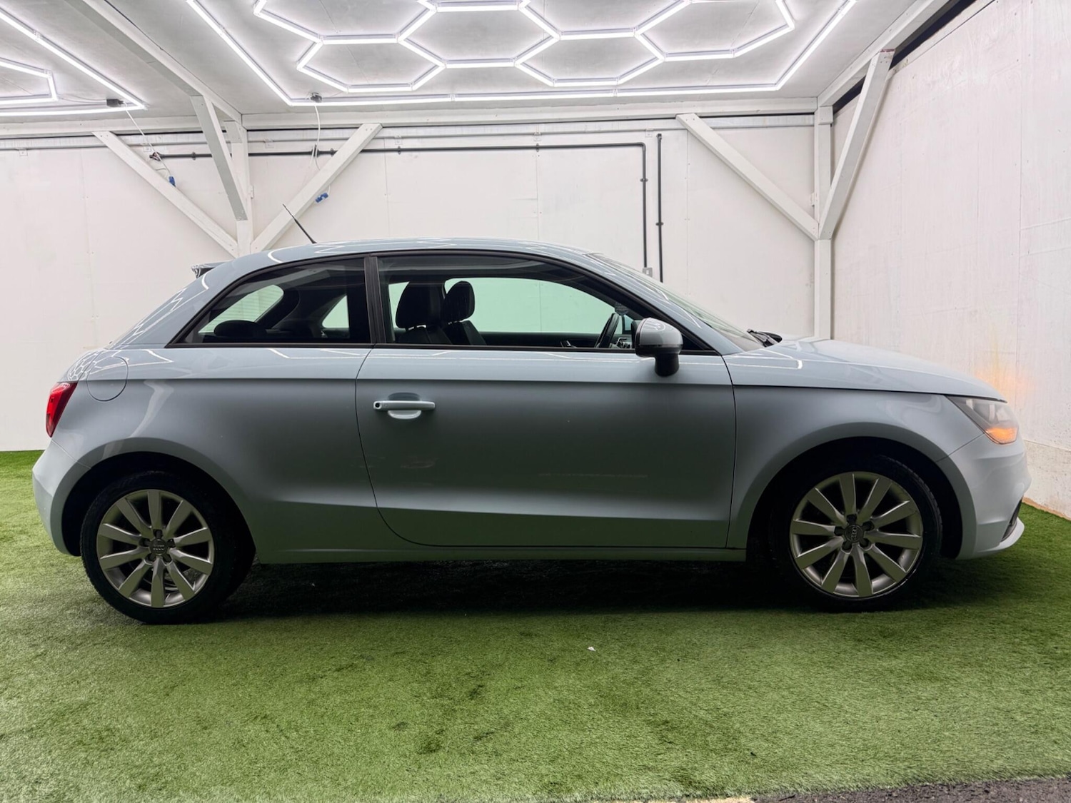 Used Audi A1 2011 for sale - 77478875: Photo 2
