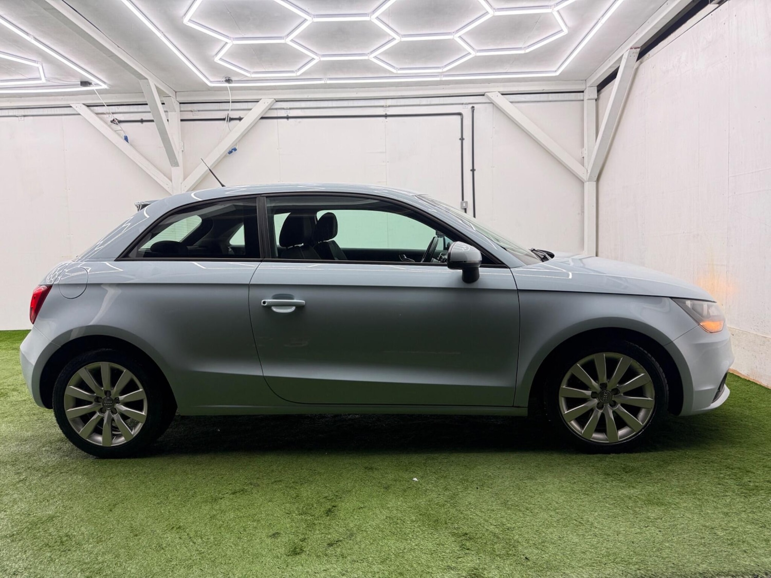 Used Audi A1 2011 for sale - 77478875: Photo 5