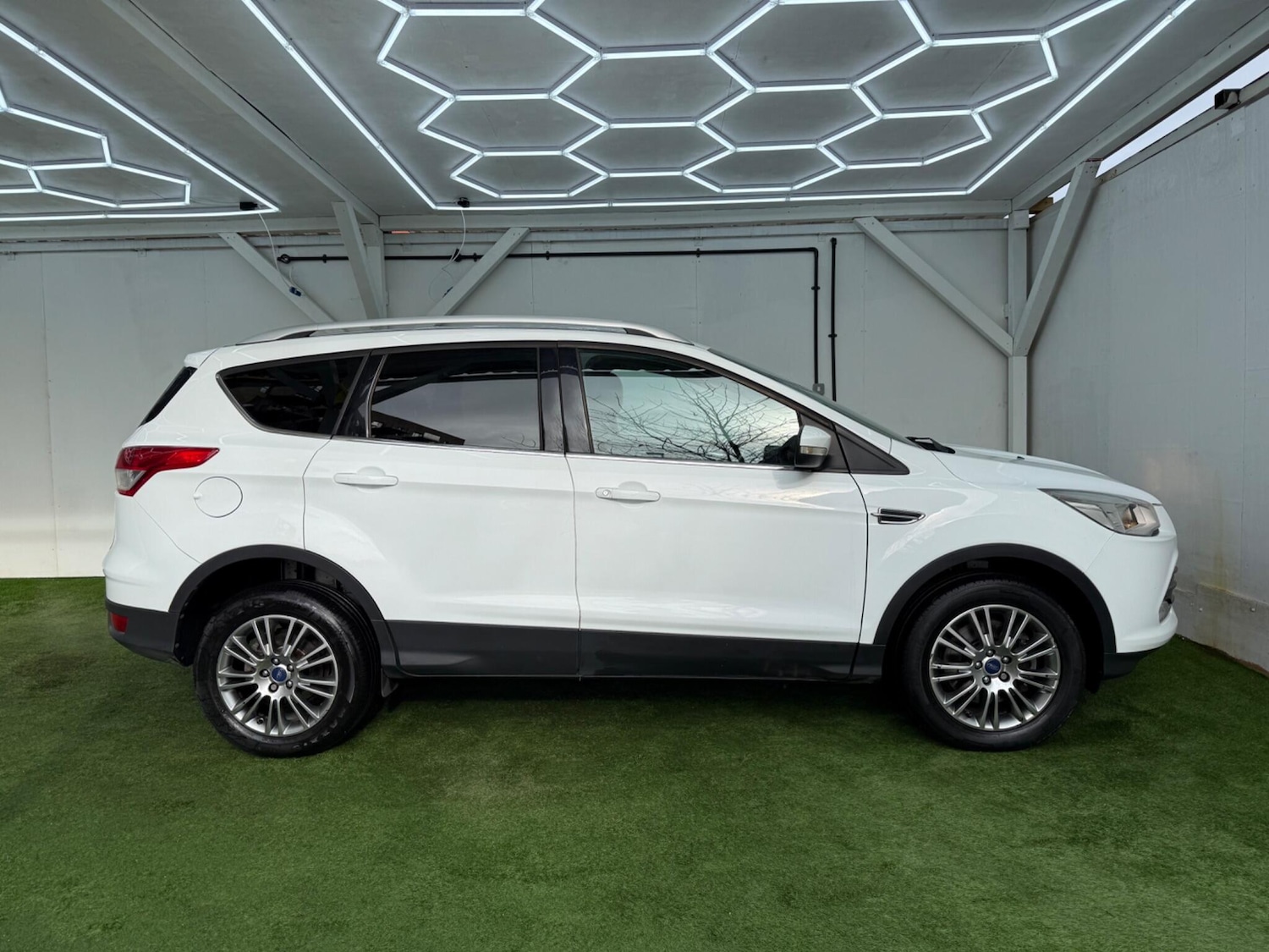 Used Ford Kuga 2014 for sale - 77550391: Photo 2