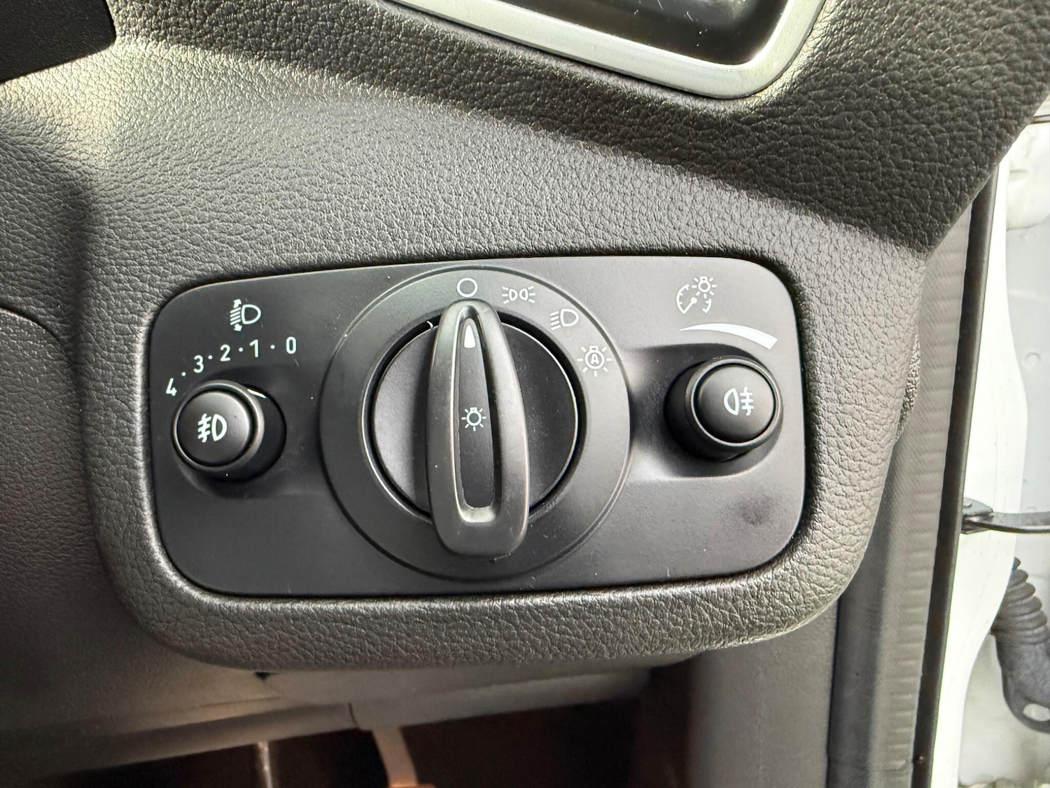 Used Ford Kuga 2014 for sale - 77550391: Photo 41