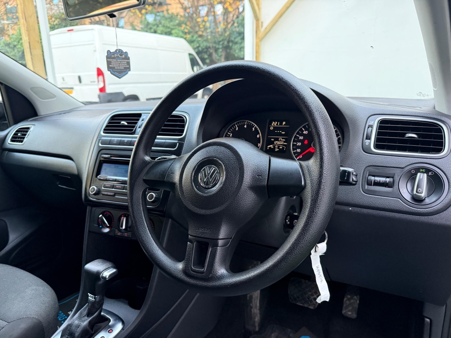 Used Volkswagen Polo 2010 for sale - 76549736: Photo 2