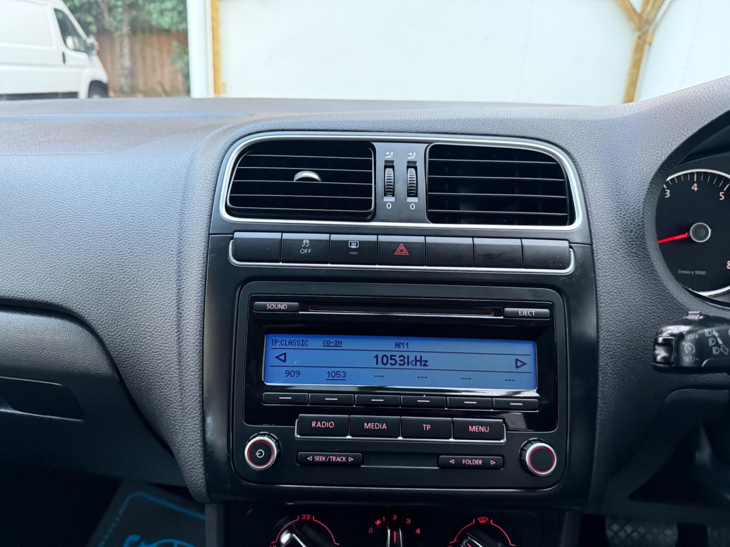 Used Volkswagen Polo 2010 for sale - 76549736: Photo 28