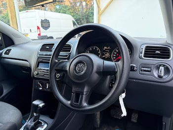 Used Volkswagen Polo 2010 for sale - 76549736: Photo