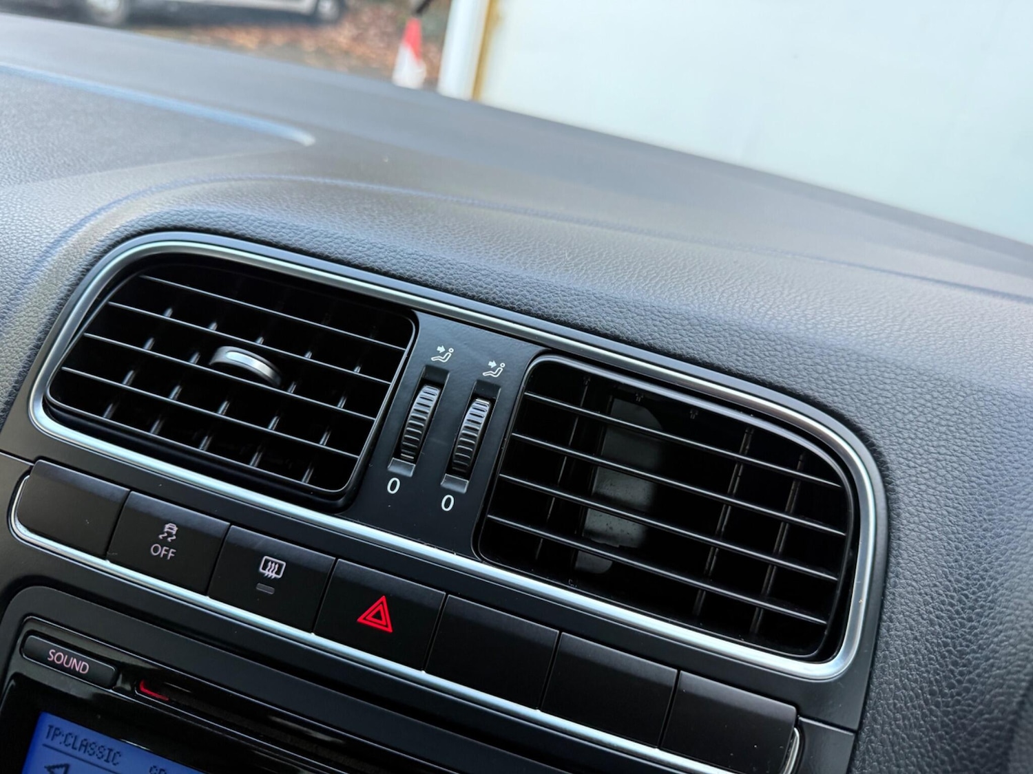 Used Volkswagen Polo 2010 for sale - 76549736: Photo 40