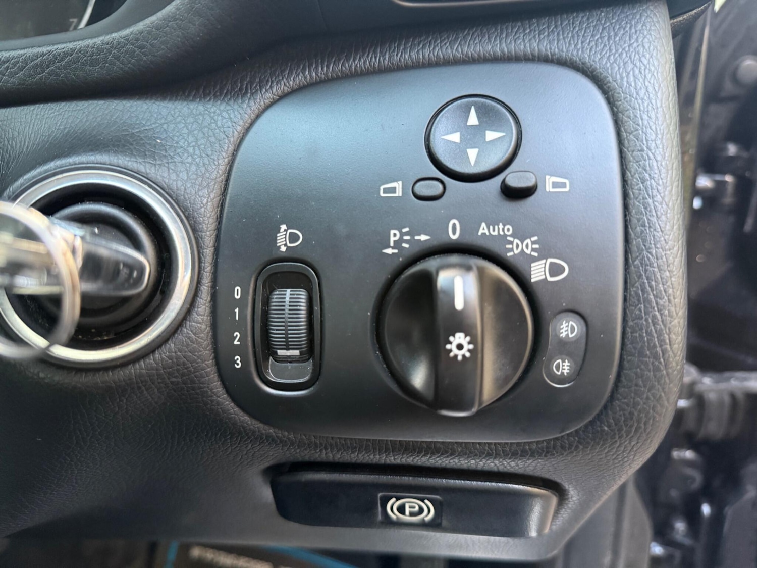 Used Mercedes-Benz C Class 2009 for sale - 76645373: Photo 38