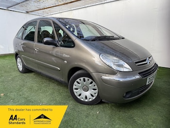 2009 (09) - 1.6i 16V Desire 5dr