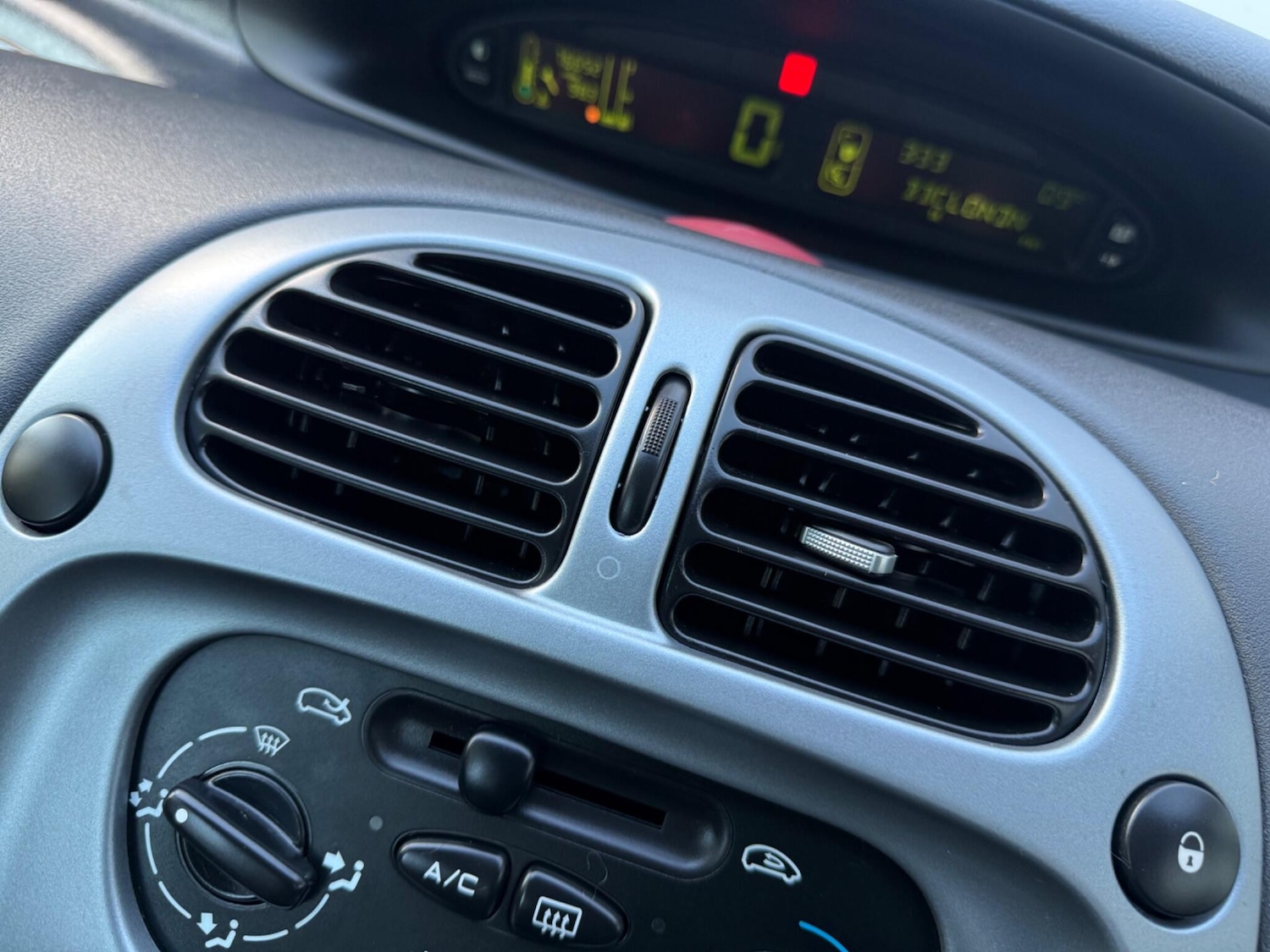 Used Citroen Xsara Picasso 2009 for sale - 76377803: Photo 40