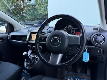 Used Mazda Mazda2 2013 for sale - 76013177: Photo