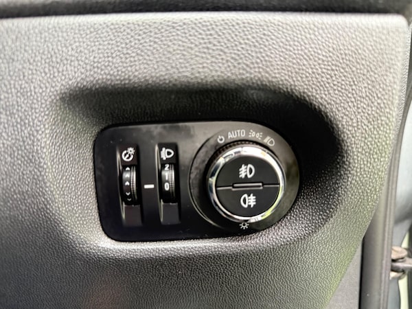 Used Vauxhall Corsa 2013 for sale - 76188800: Photo 42