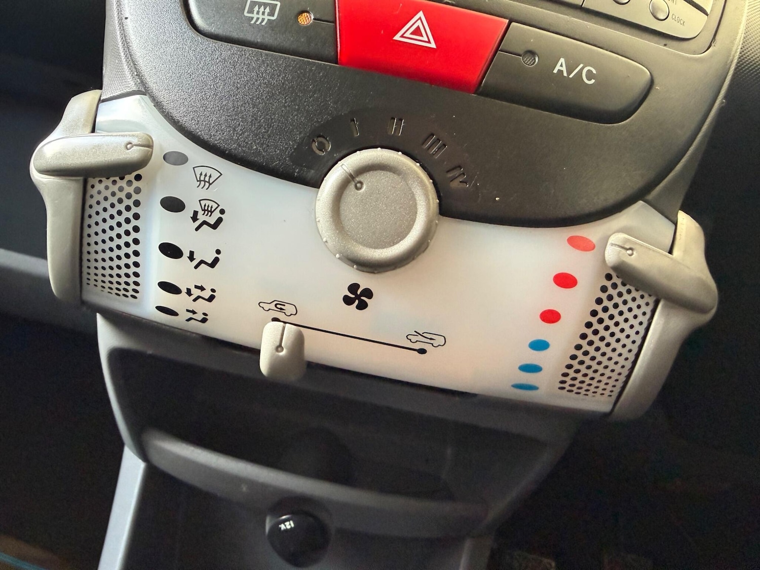 Used Toyota AYGO 2012 for sale - 77017067: Photo 44