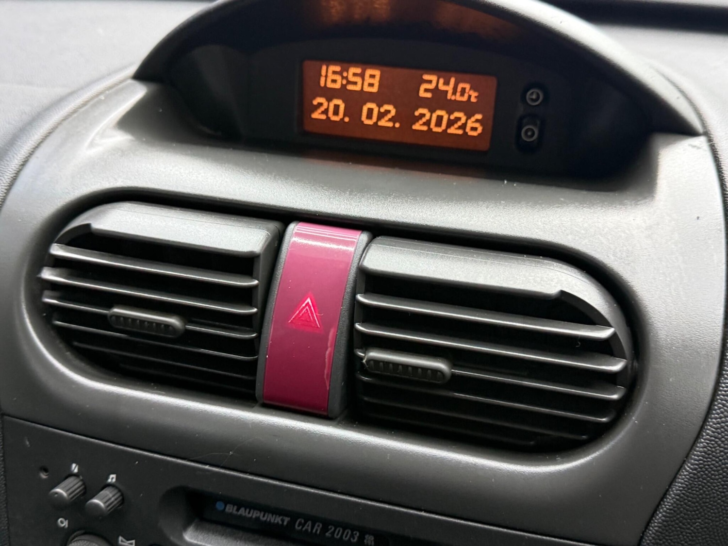 Used Vauxhall Corsa 2003 for sale - 77633219: Photo 40