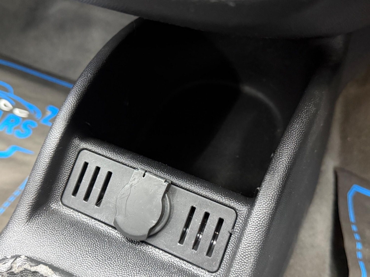 Used Vauxhall Corsa 2003 for sale - 77633219: Photo 43