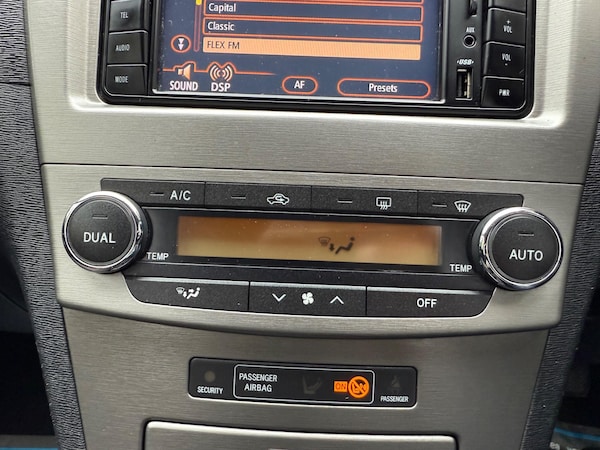 Used Toyota Avensis 2011 for sale - 76099416: Photo 50
