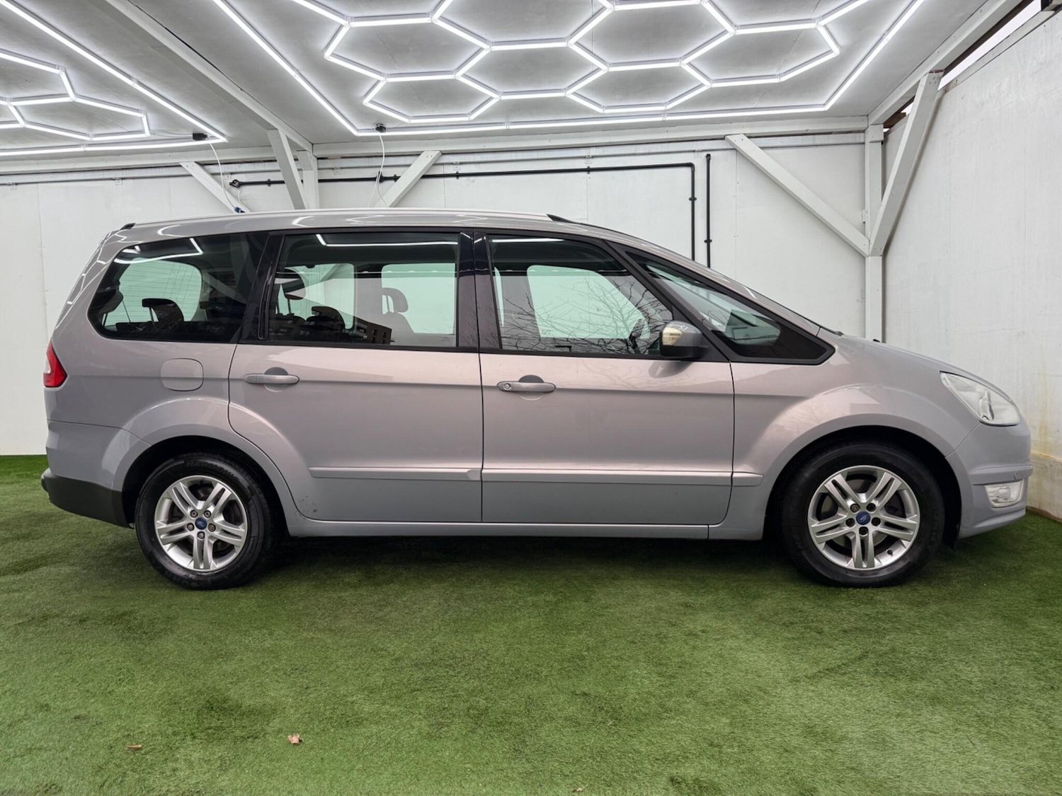 Used Ford Galaxy 2011 for sale - 77585804: Photo 2