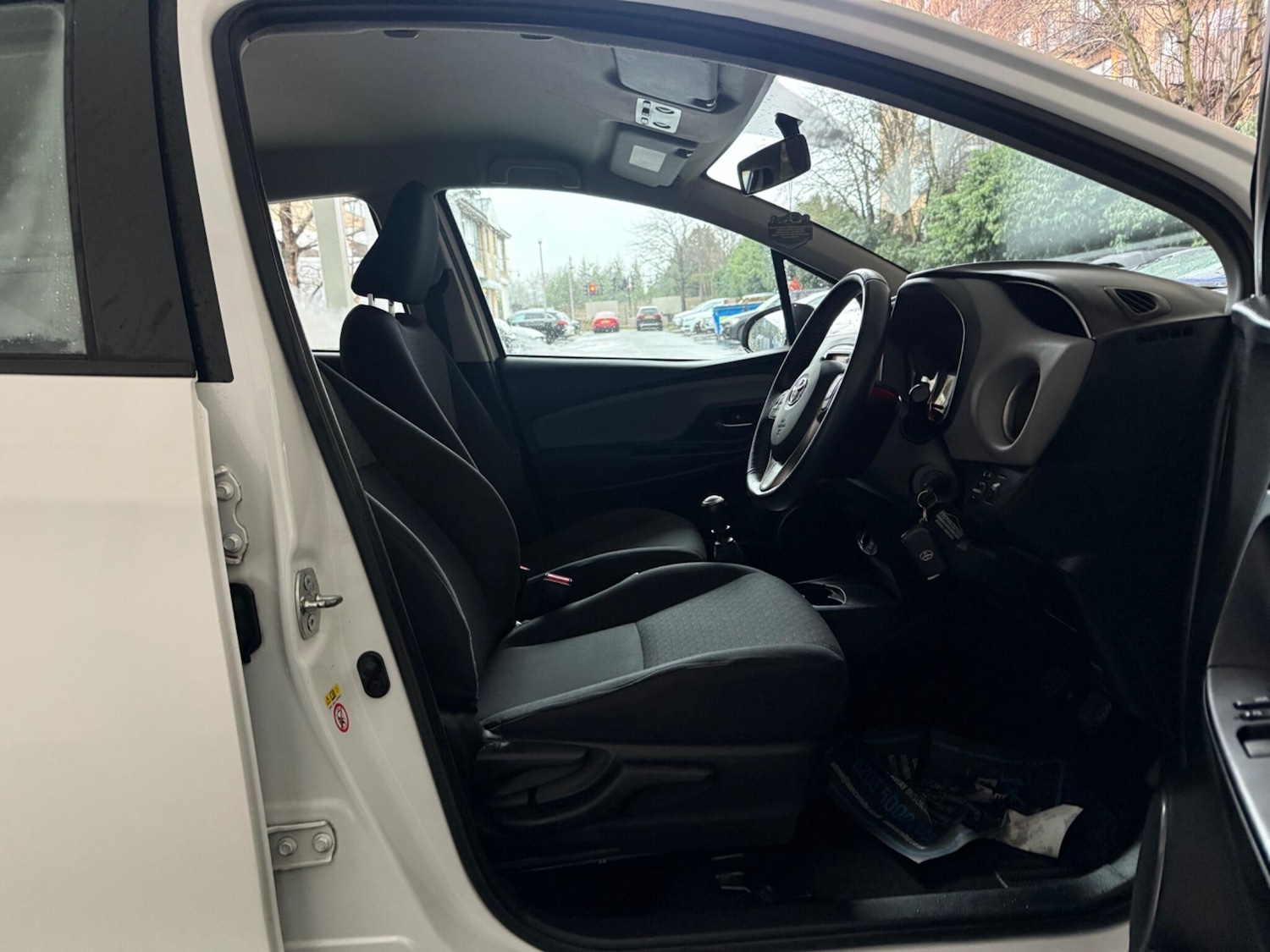 Used Toyota Yaris 2015 for sale - 76991875: Photo 14