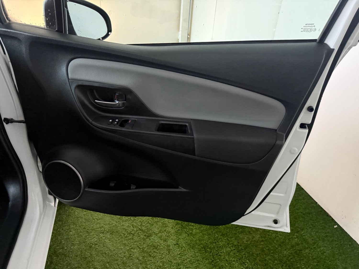 Used Toyota Yaris 2015 for sale - 76991875: Photo 17