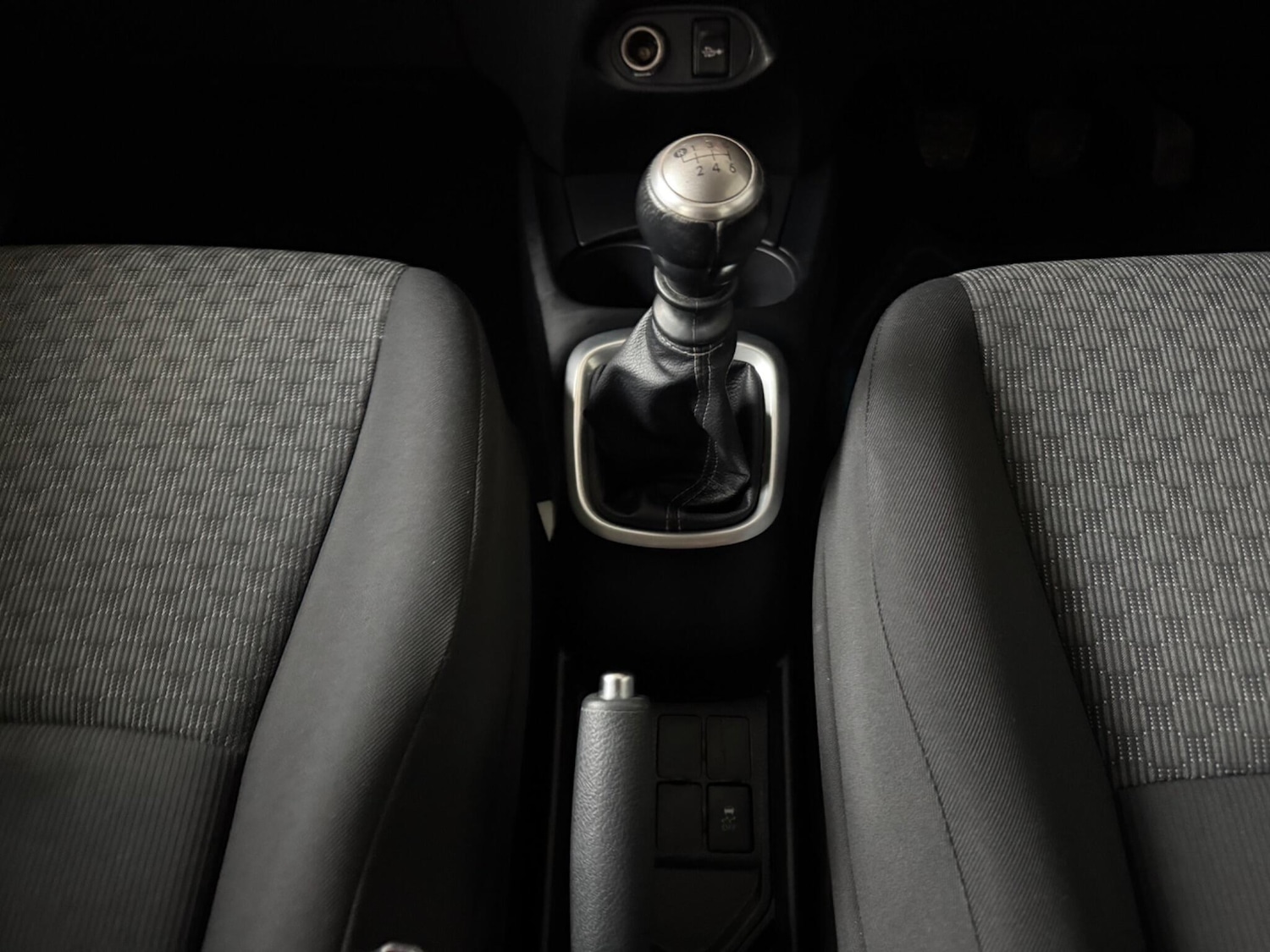 Used Toyota Yaris 2015 for sale - 76991875: Photo 31