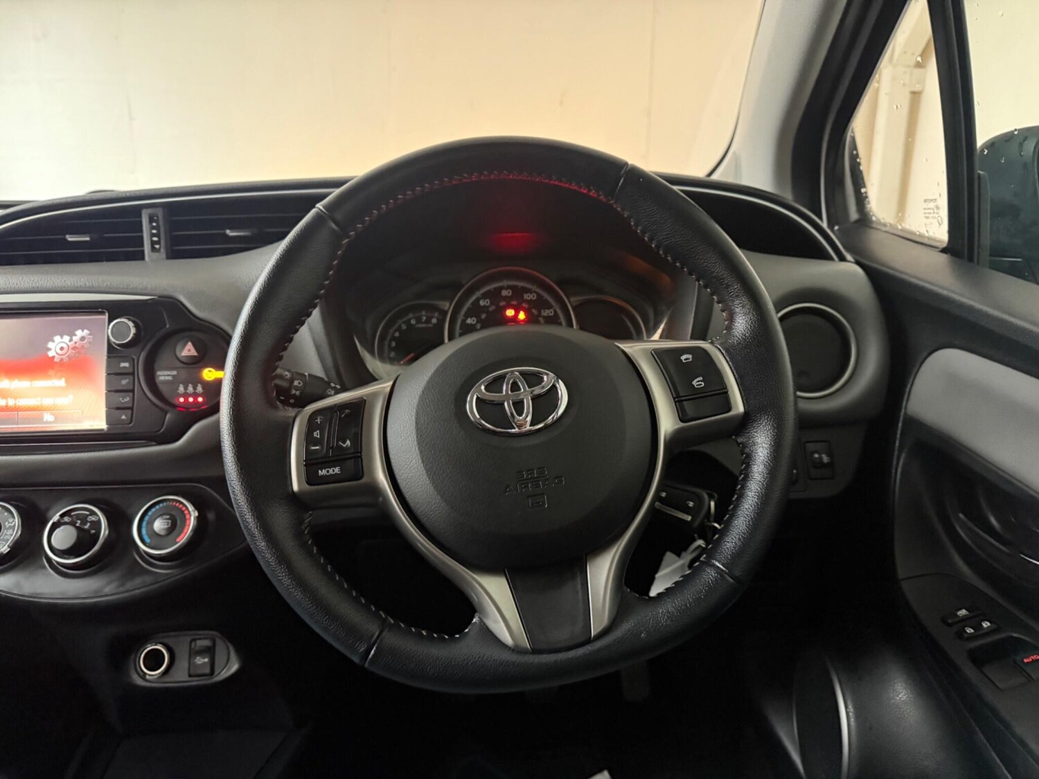 Used Toyota Yaris 2015 for sale - 76991875: Photo 32