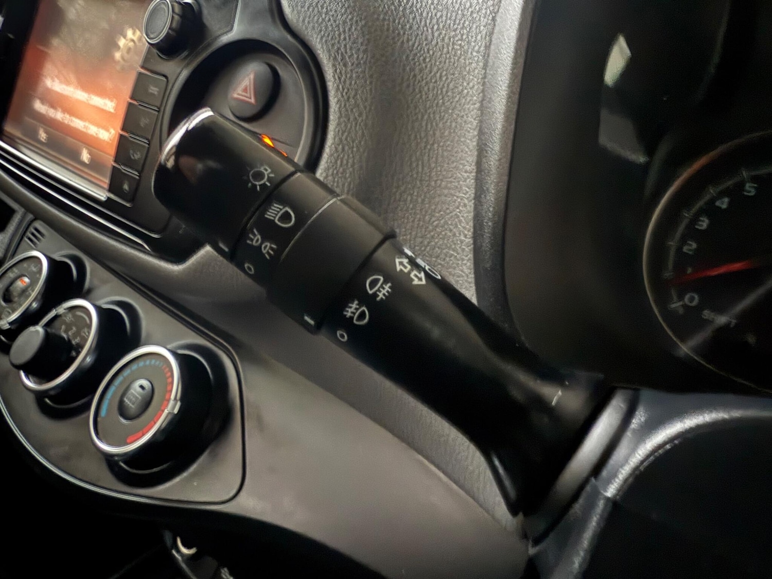 Used Toyota Yaris 2015 for sale - 76991875: Photo 36