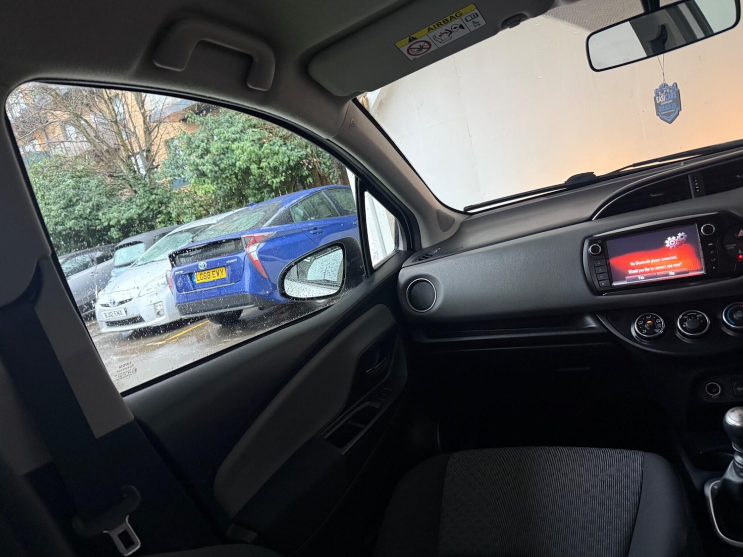 Used Toyota Yaris 2015 for sale - 76991875: Photo 38