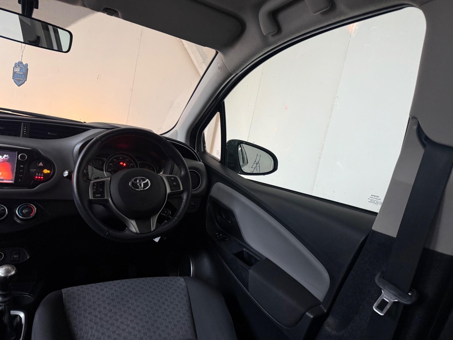 Used Toyota Yaris 2015 for sale - 76991875: Photo 39