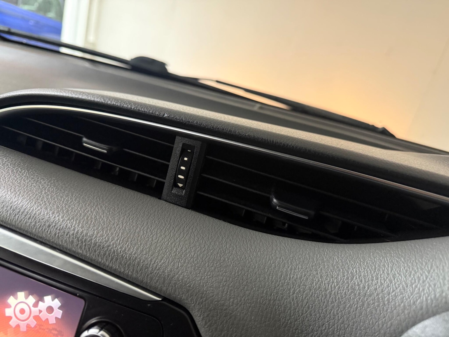 Used Toyota Yaris 2015 for sale - 76991875: Photo 43