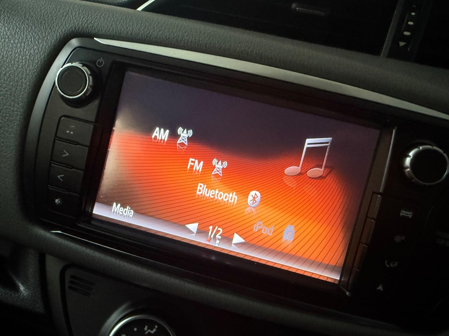 Used Toyota Yaris 2015 for sale - 76991875: Photo 45