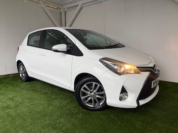 Used Toyota Yaris 2015 for sale - 76991875: Photo