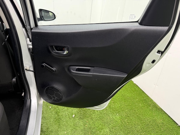 Used Toyota Yaris 2012 for sale - 76270517: Photo 21