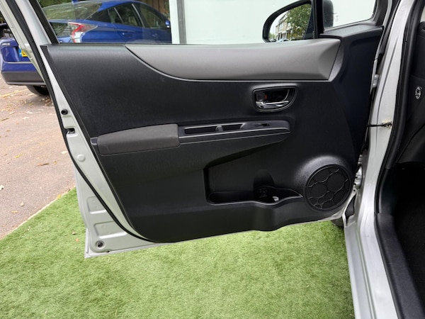 Used Toyota Yaris 2012 for sale - 76270517: Photo 27