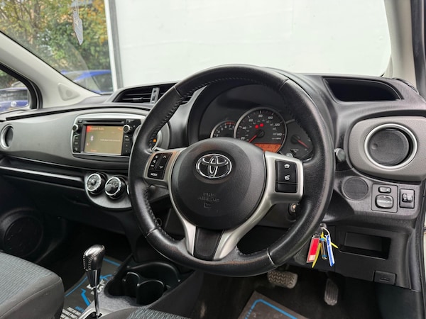 Used Toyota Yaris 2012 for sale - 76270517: Photo 2