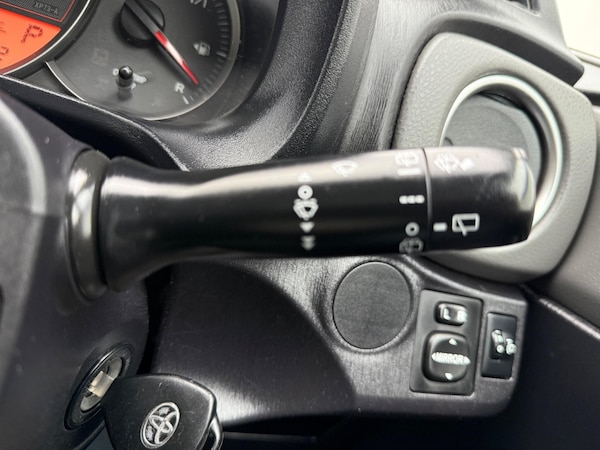 Used Toyota Yaris 2012 for sale - 76270517: Photo 37