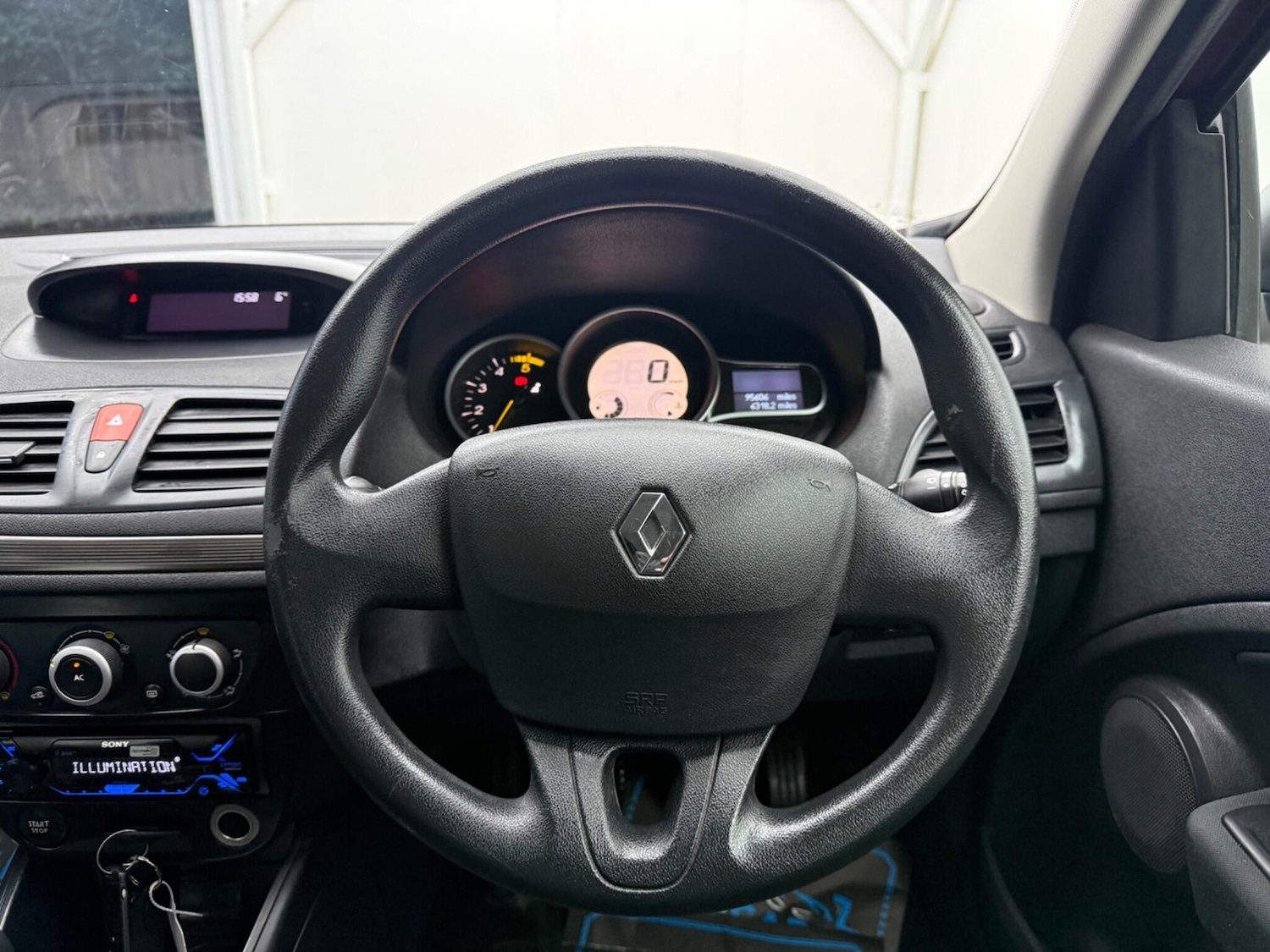 Used Renault Megane 2011 for sale - 77330384: Photo 32