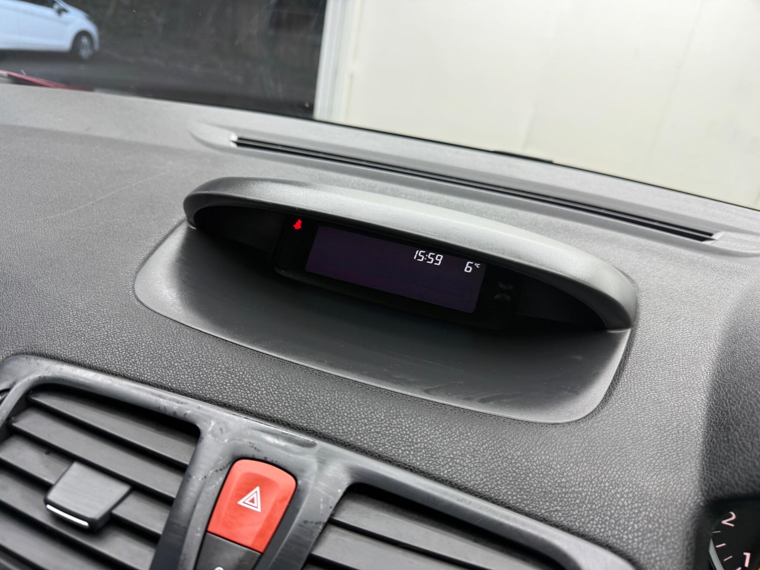 Used Renault Megane 2011 for sale - 77330384: Photo 40