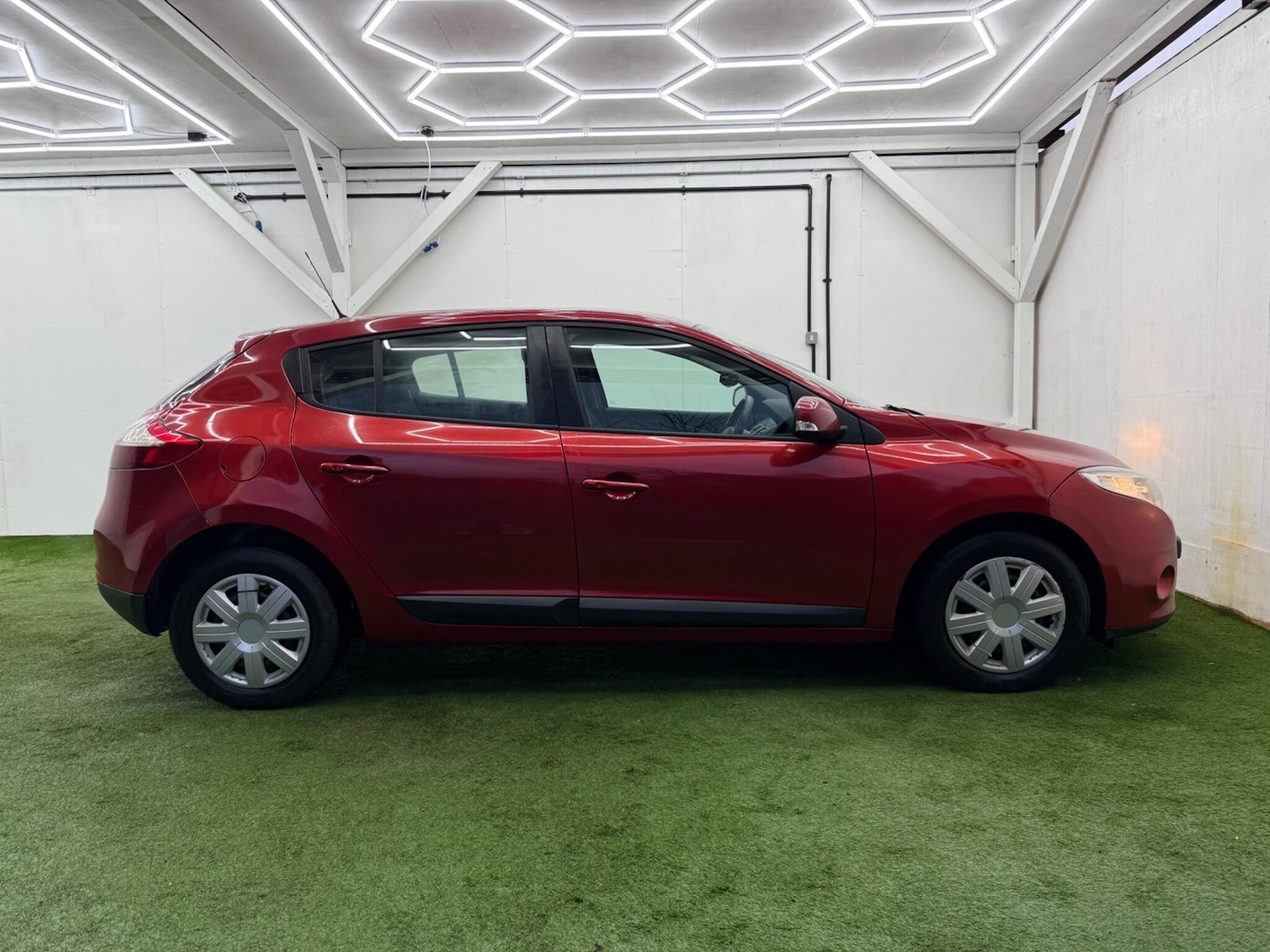 Used Renault Megane 2011 for sale - 77330384: Photo 5