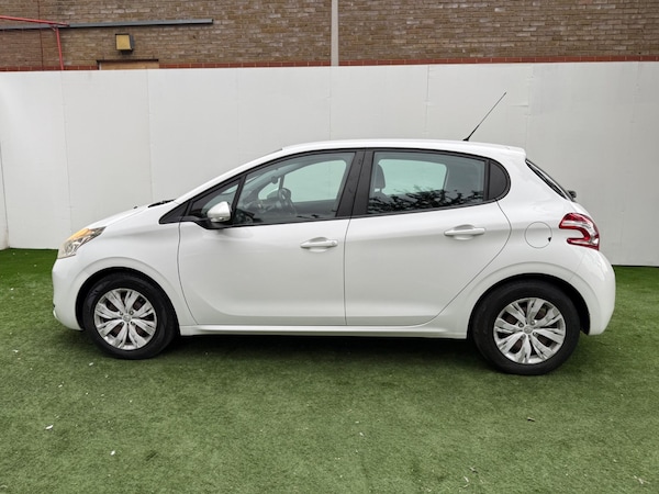 Used Peugeot 208 2014 for sale - 76121807: Photo 10