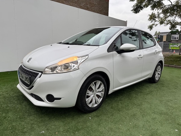 Used Peugeot 208 2014 for sale - 76121807: Photo 11