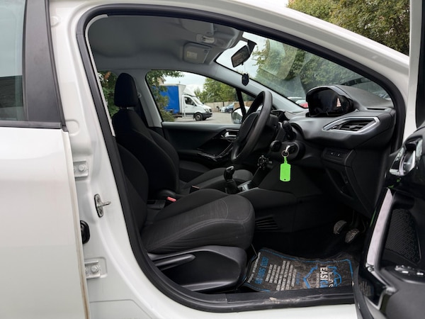 Used Peugeot 208 2014 for sale - 76121807: Photo 14