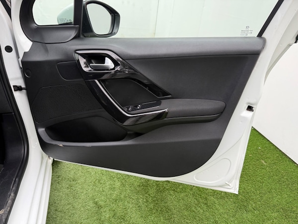 Used Peugeot 208 2014 for sale - 76121807: Photo 17