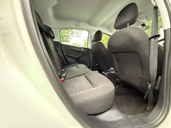 Used Peugeot 208 2014 for sale - 76121807: Photo 19