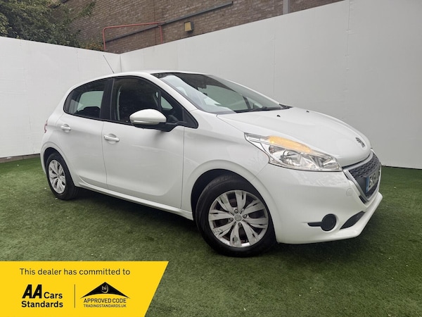 Used Peugeot 208 2014 for sale - 76121807: Photo 1