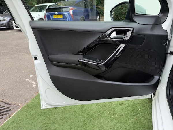 Used Peugeot 208 2014 for sale - 76121807: Photo 27